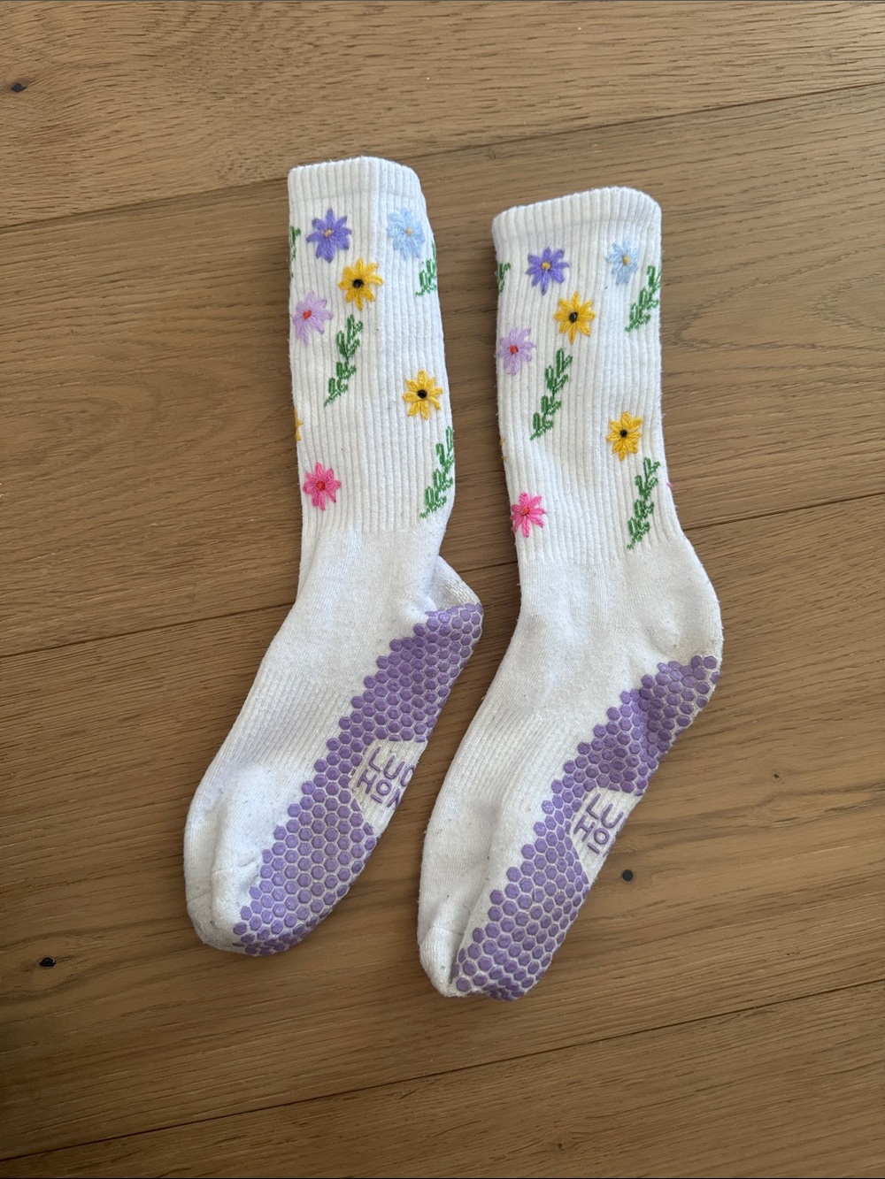 Lucky honey White Floral Grip Crew Socks - Women's Comfort